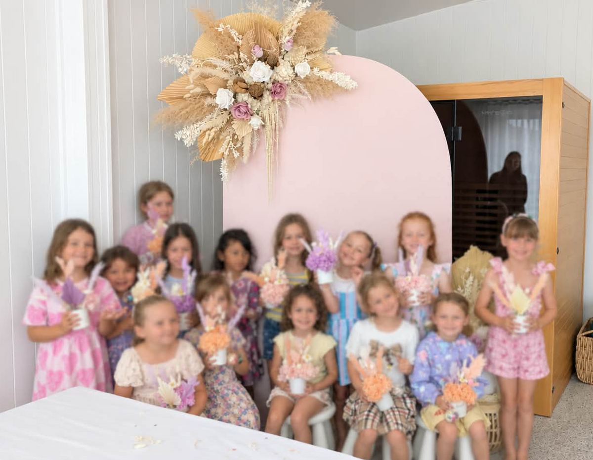 Private Dried Flower Workshop and Backdrop for 6 x girls